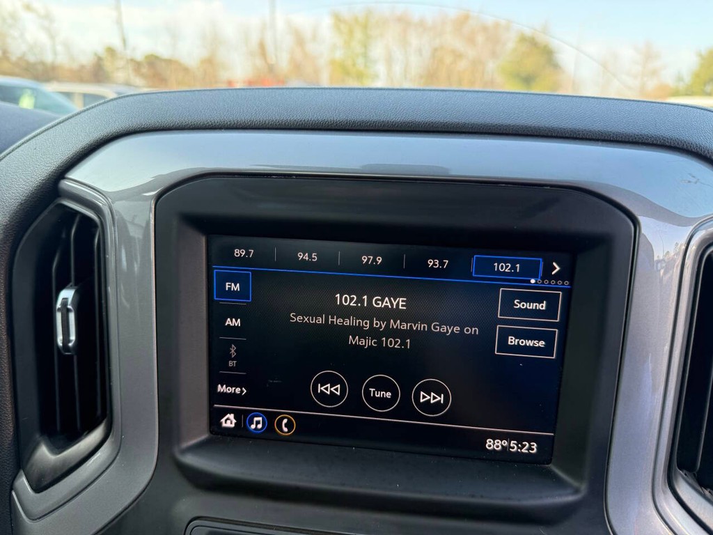 Chevrolet Silverado 1500 Vehicle Full-screen Gallery Image 18