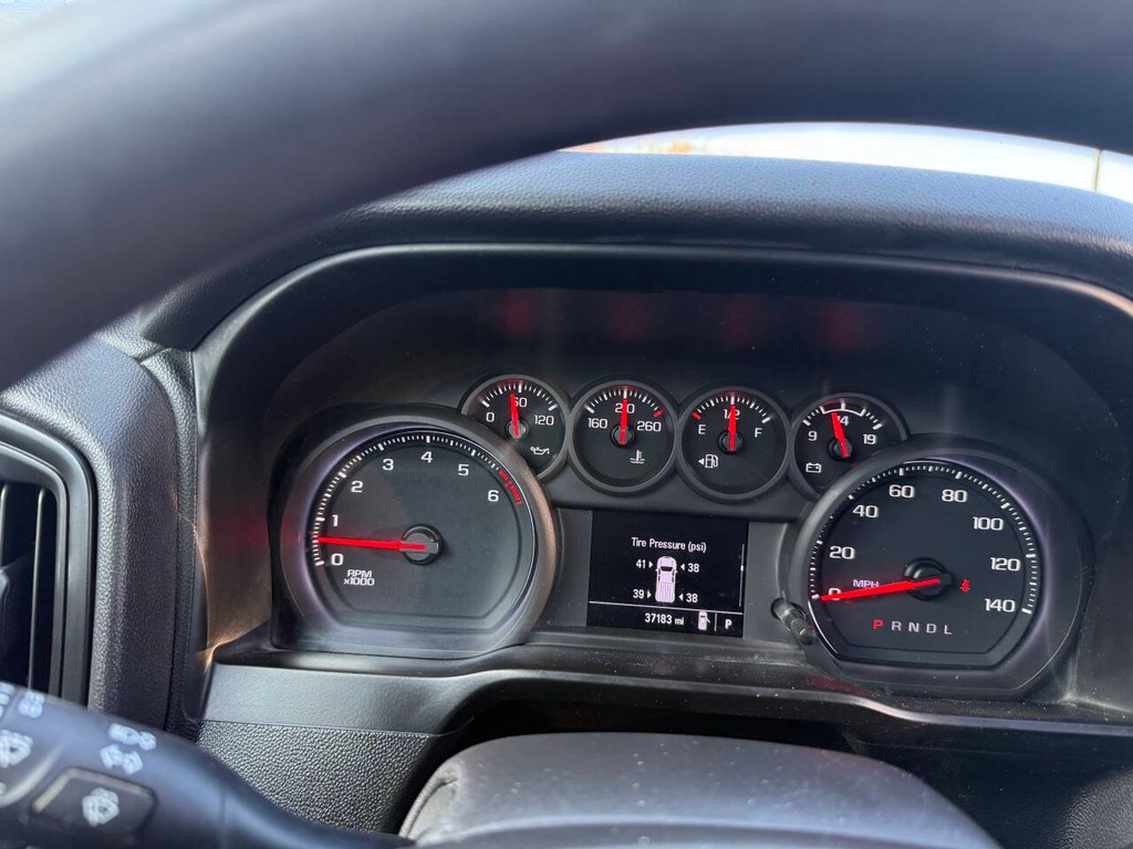 Chevrolet Silverado 1500 Vehicle Full-screen Gallery Image 25