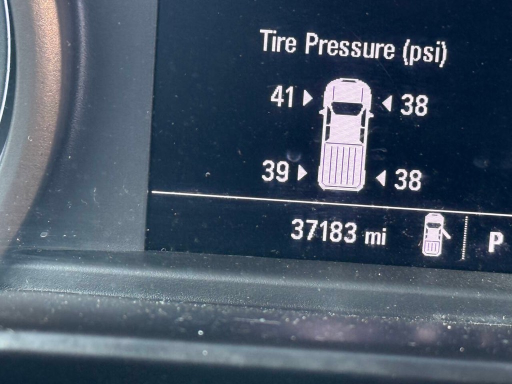 Chevrolet Silverado 1500 Vehicle Full-screen Gallery Image 26