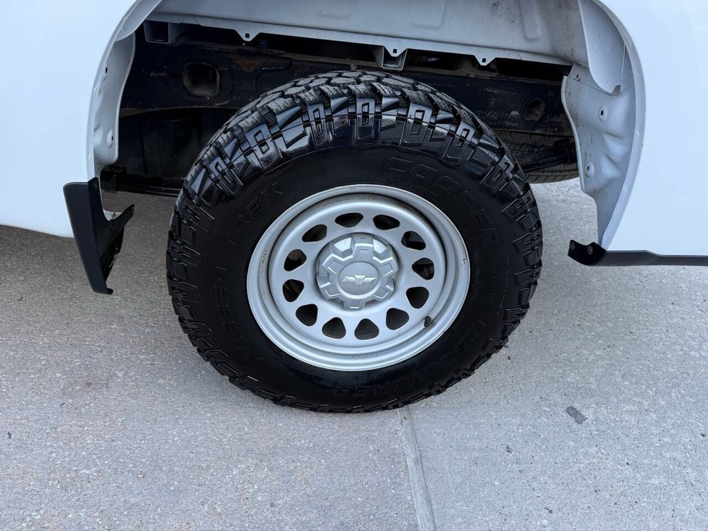 Chevrolet Silverado 1500 Vehicle Full-screen Gallery Image 29