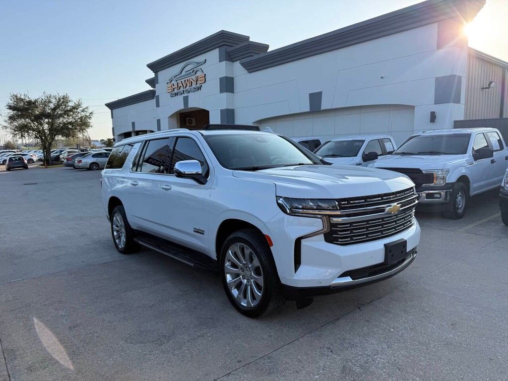 Chevrolet Suburban Vehicle Full-screen Gallery Image 02