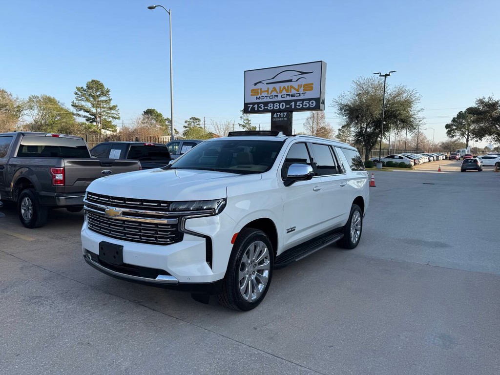 Chevrolet Suburban Vehicle Full-screen Gallery Image 03