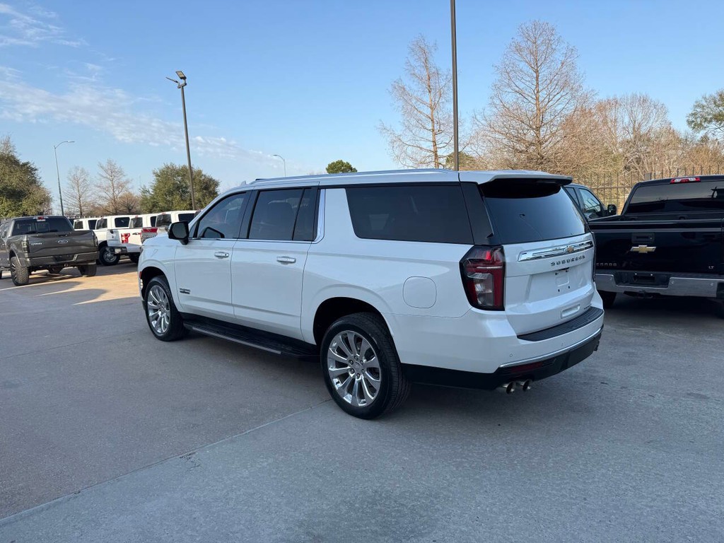 Chevrolet Suburban Vehicle Full-screen Gallery Image 04