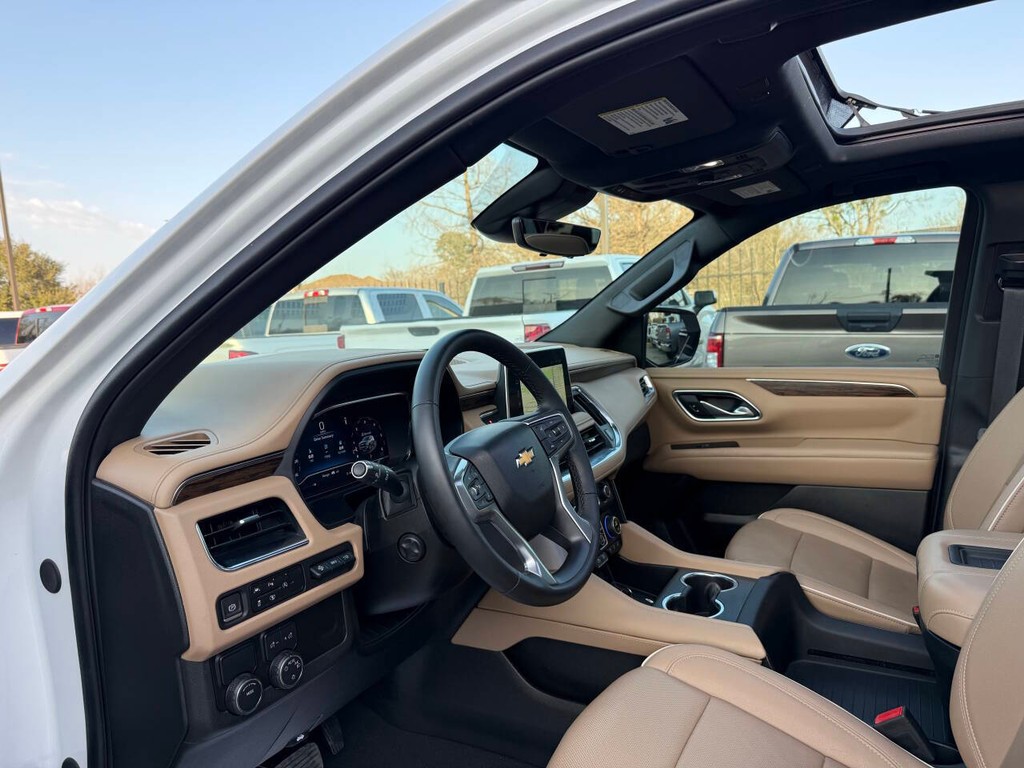 Chevrolet Suburban Vehicle Full-screen Gallery Image 06