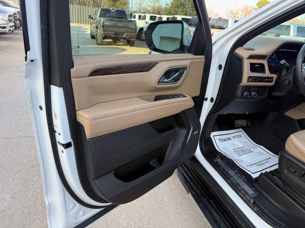 Chevrolet Suburban Vehicle Full-screen Gallery Image 08