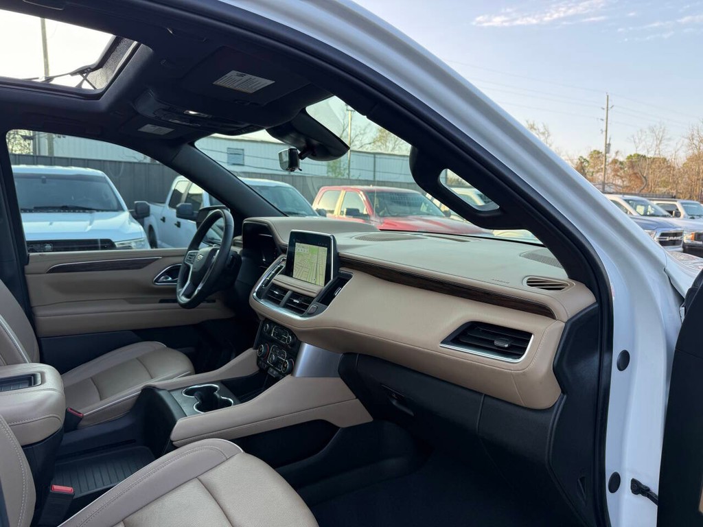 Chevrolet Suburban Vehicle Full-screen Gallery Image 09