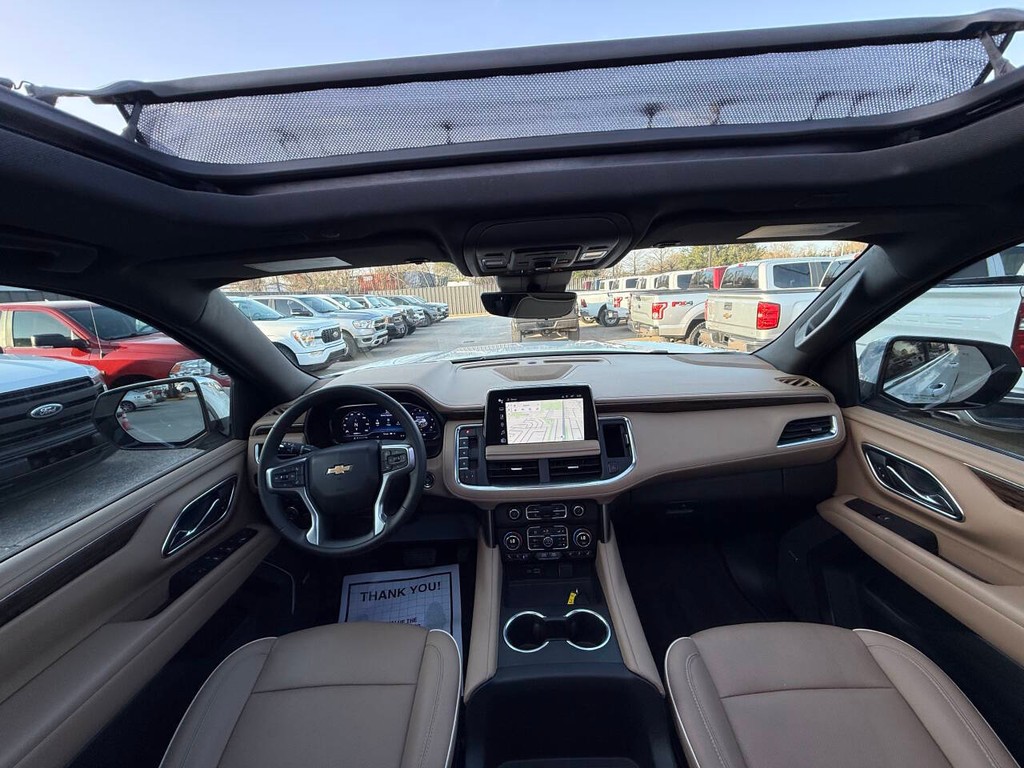 Chevrolet Suburban Vehicle Full-screen Gallery Image 20