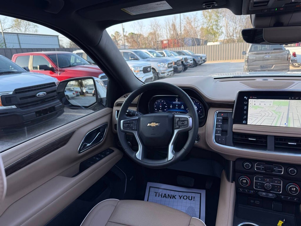 Chevrolet Suburban Vehicle Full-screen Gallery Image 21