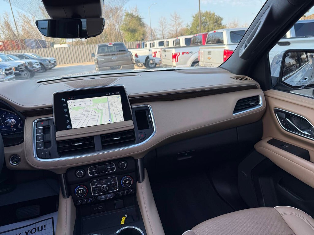 Chevrolet Suburban Vehicle Full-screen Gallery Image 22