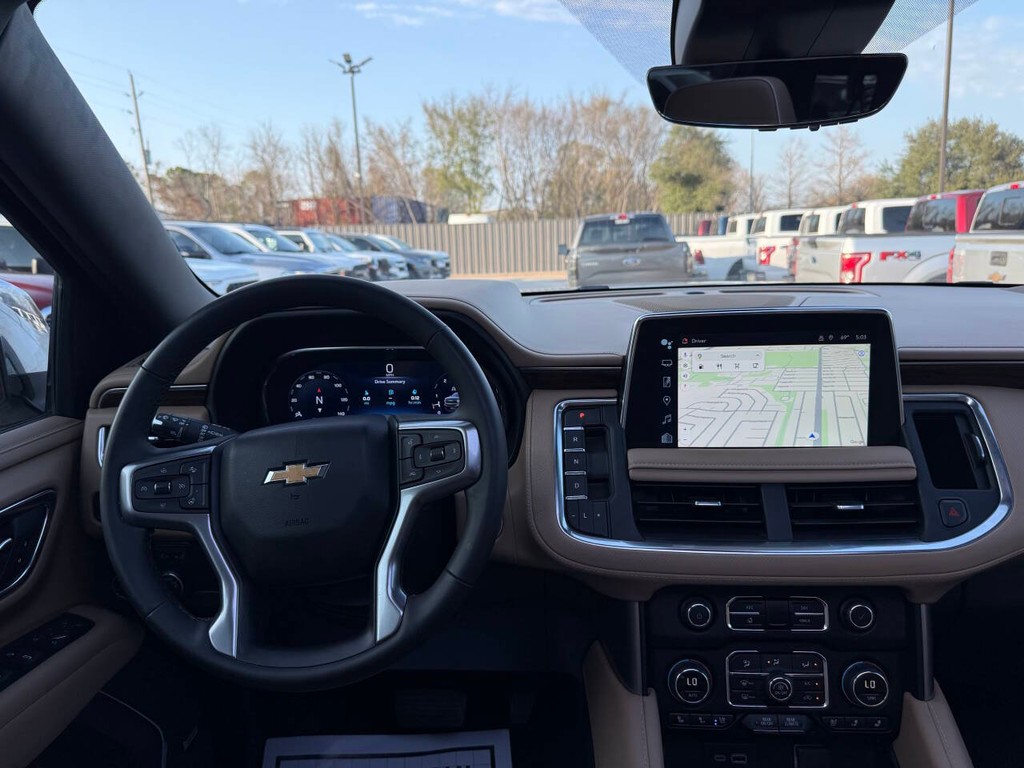 Chevrolet Suburban Vehicle Full-screen Gallery Image 23