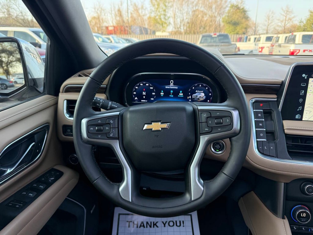 Chevrolet Suburban Vehicle Full-screen Gallery Image 24