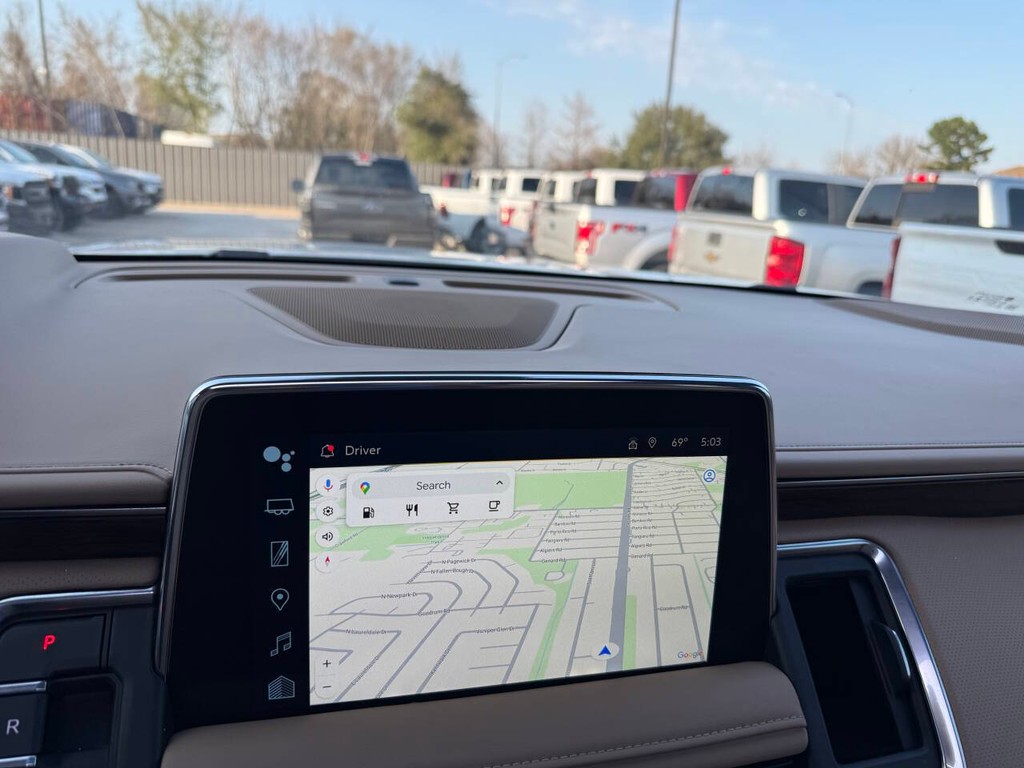 Chevrolet Suburban Vehicle Full-screen Gallery Image 27