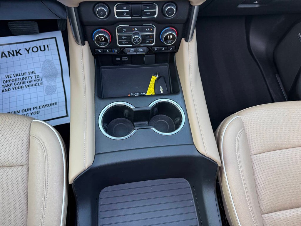 Chevrolet Suburban Vehicle Full-screen Gallery Image 31