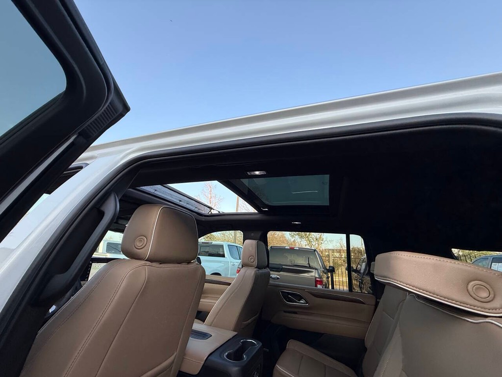 Chevrolet Suburban Vehicle Full-screen Gallery Image 34