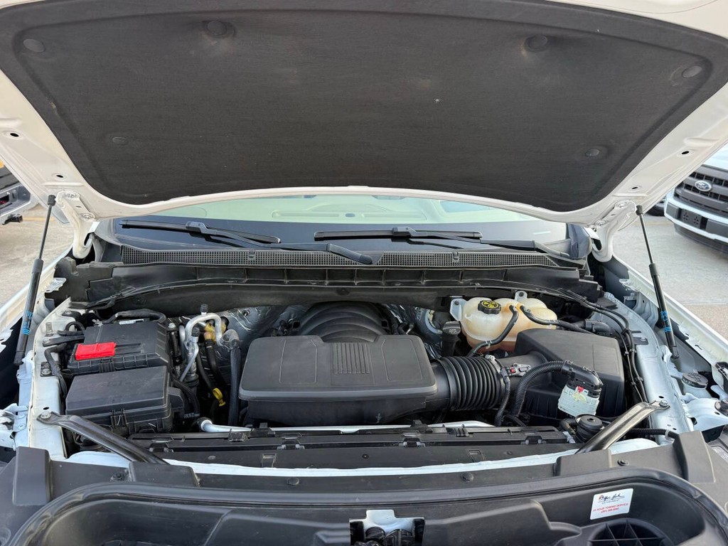 Chevrolet Suburban Vehicle Full-screen Gallery Image 38