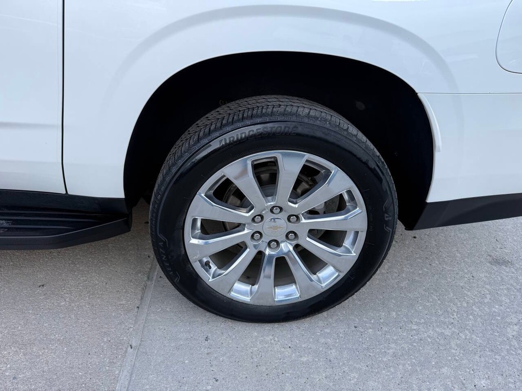 Chevrolet Suburban Vehicle Full-screen Gallery Image 39