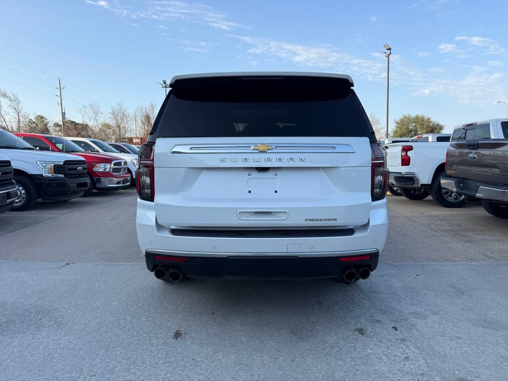 Chevrolet Suburban Vehicle Full-screen Gallery Image 42