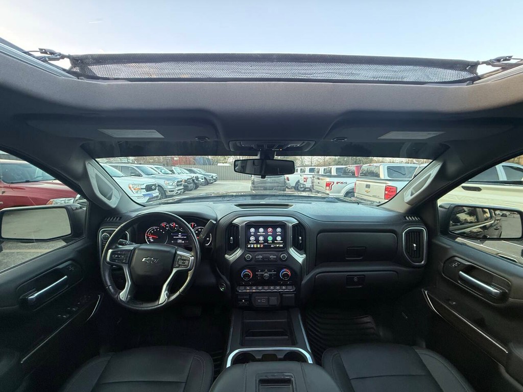 Chevrolet Silverado 1500 Vehicle Full-screen Gallery Image 18