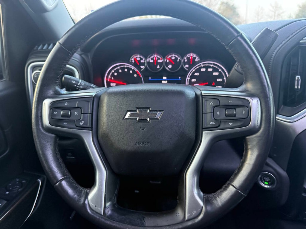 Chevrolet Silverado 1500 Vehicle Full-screen Gallery Image 23