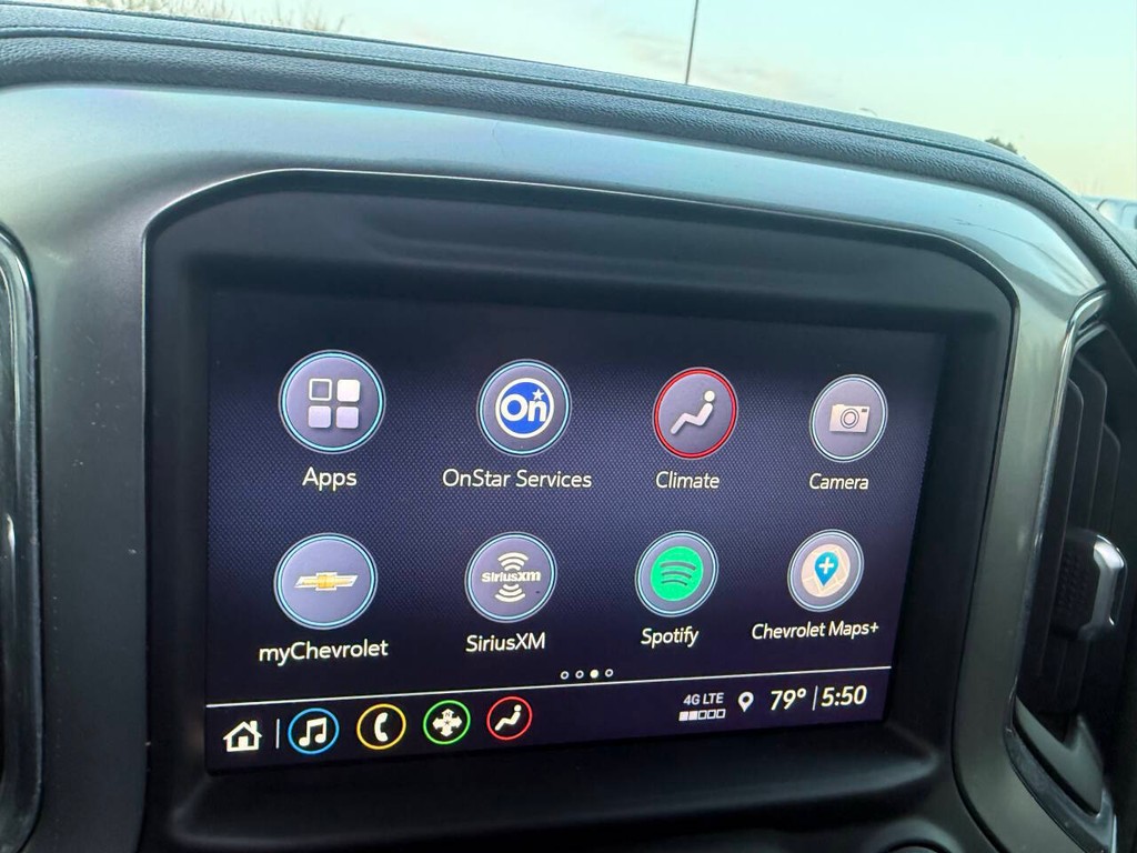 Chevrolet Silverado 1500 Vehicle Full-screen Gallery Image 24