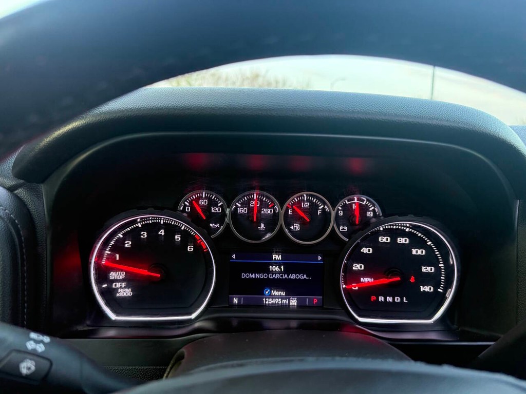 Chevrolet Silverado 1500 Vehicle Full-screen Gallery Image 31