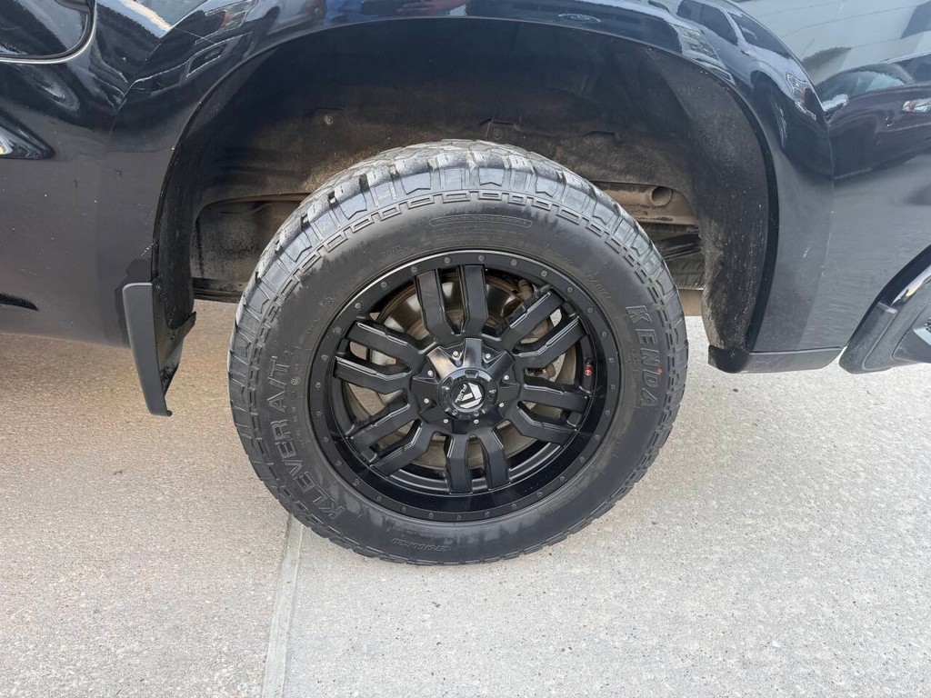 Chevrolet Silverado 1500 Vehicle Full-screen Gallery Image 35