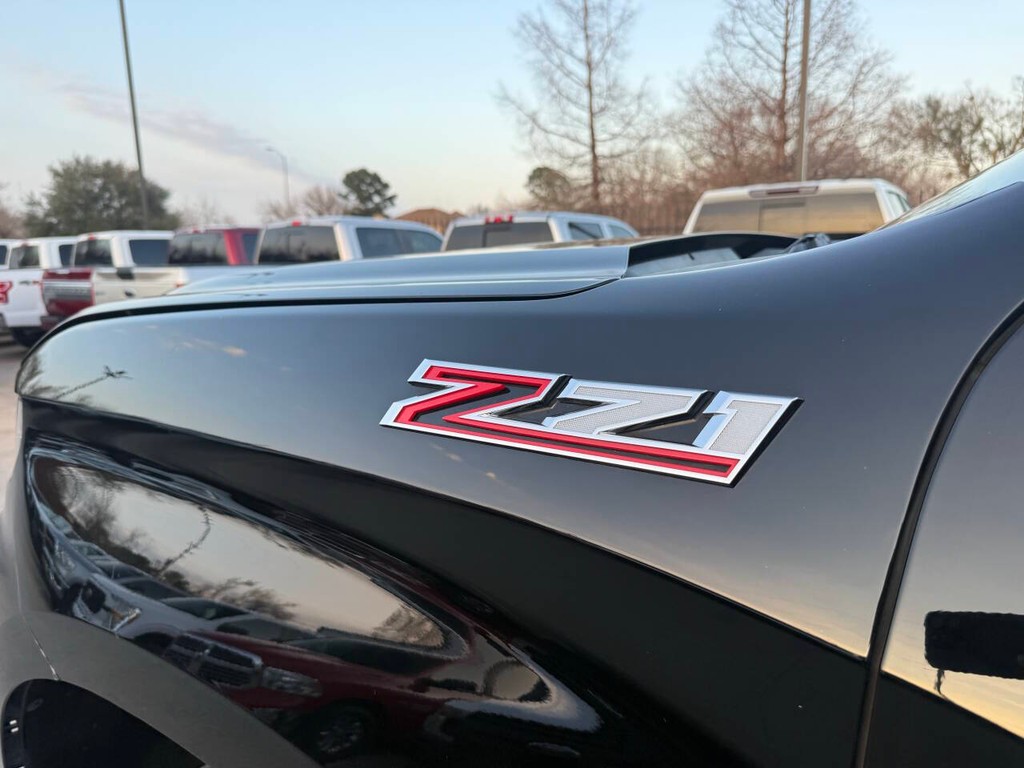 Chevrolet Silverado 1500 Vehicle Full-screen Gallery Image 36