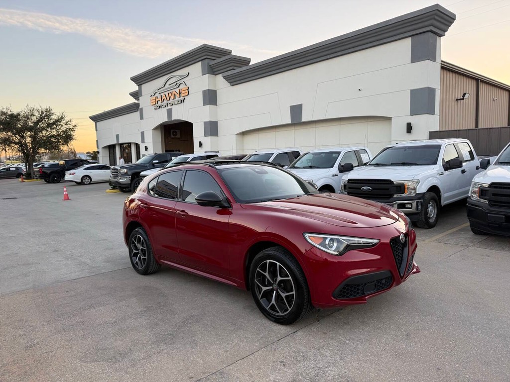 Alfa Romeo Stelvio Vehicle Full-screen Gallery Image 02