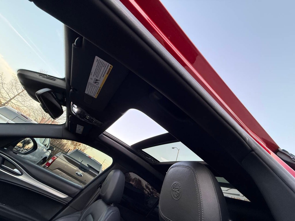 Alfa Romeo Stelvio Vehicle Full-screen Gallery Image 28