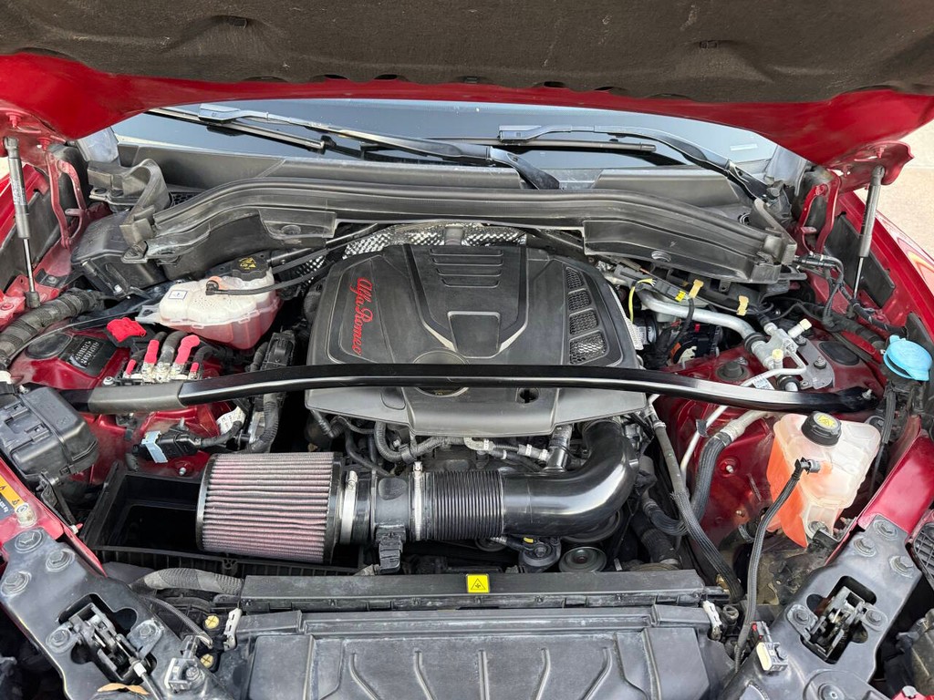 Alfa Romeo Stelvio Vehicle Full-screen Gallery Image 33