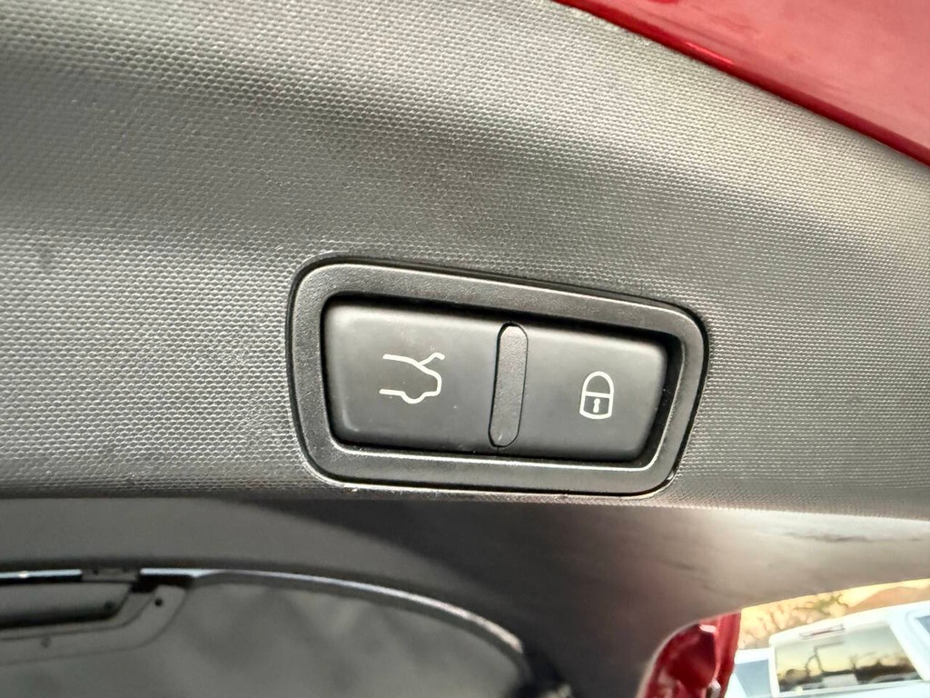 Alfa Romeo Stelvio Vehicle Full-screen Gallery Image 36