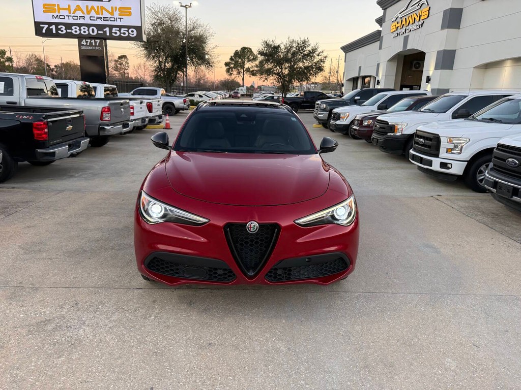 Alfa Romeo Stelvio Vehicle Full-screen Gallery Image 38