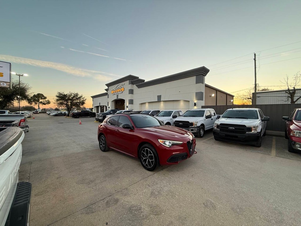 Alfa Romeo Stelvio Vehicle Full-screen Gallery Image 42