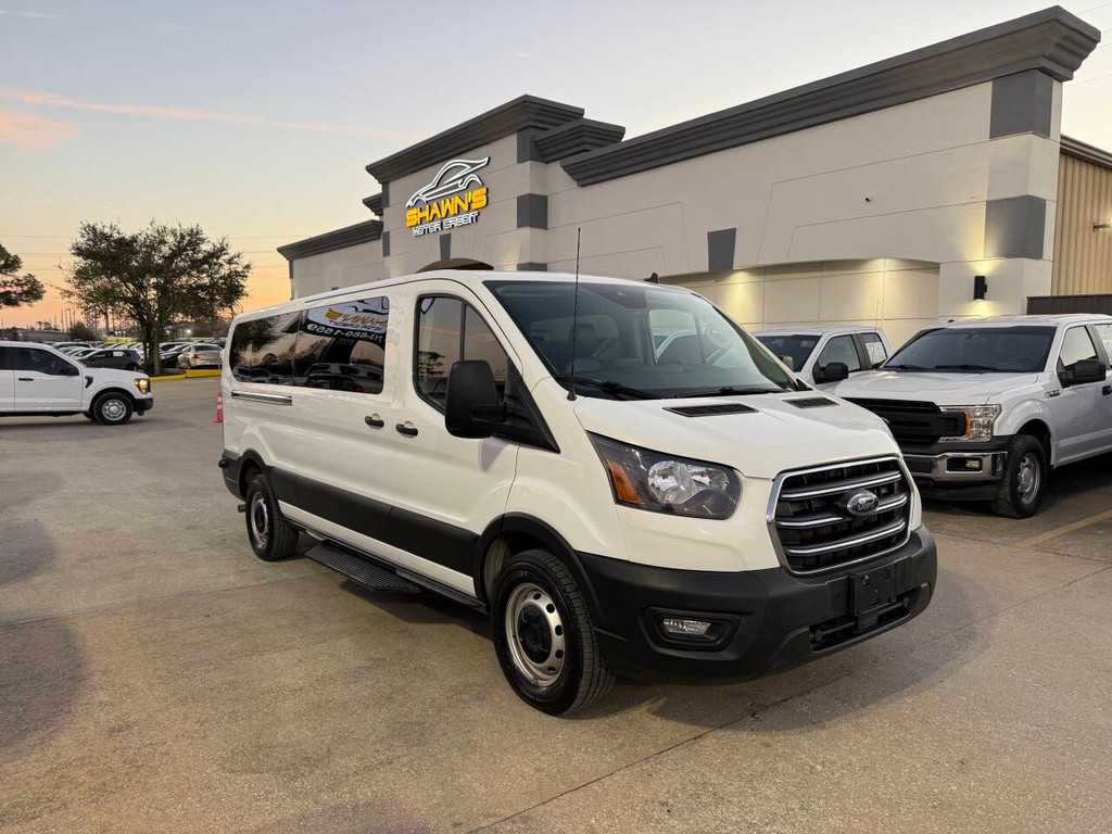 Ford Transit Passenger Wagon Vehicle Full-screen Gallery Image 02