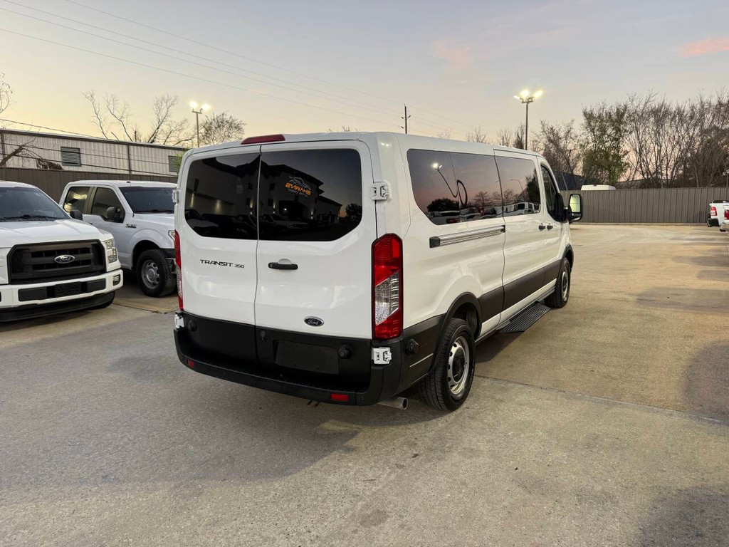 Ford Transit Passenger Wagon Vehicle Full-screen Gallery Image 05