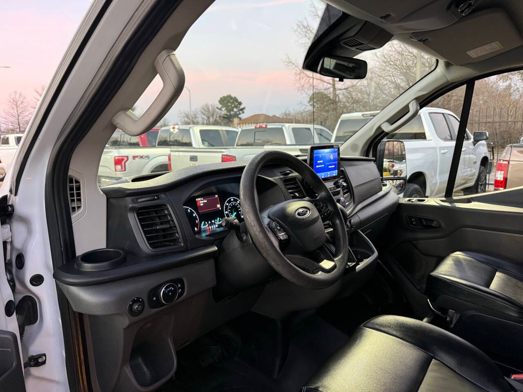 Ford Transit Passenger Wagon Vehicle Full-screen Gallery Image 06