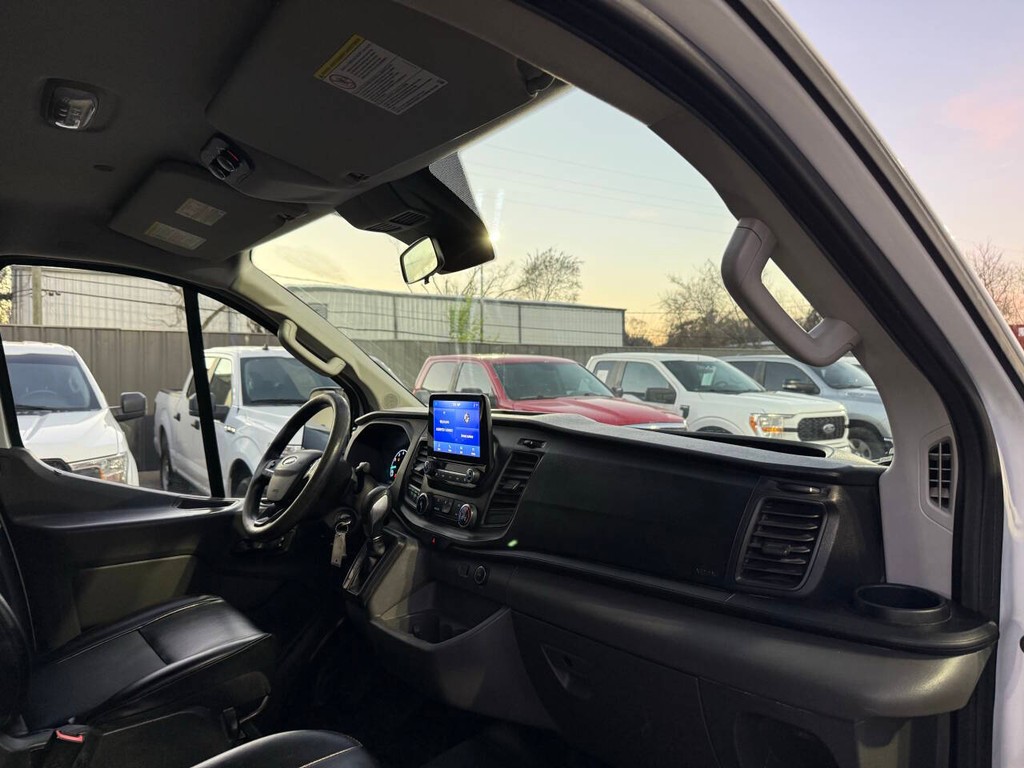 Ford Transit Passenger Wagon Vehicle Full-screen Gallery Image 09