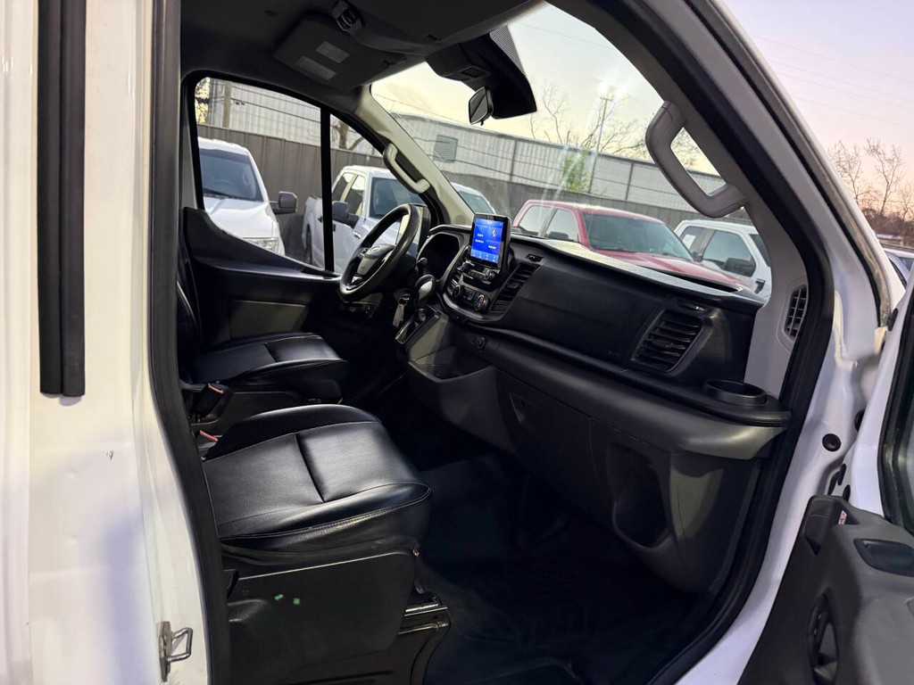 Ford Transit Passenger Wagon Vehicle Full-screen Gallery Image 10