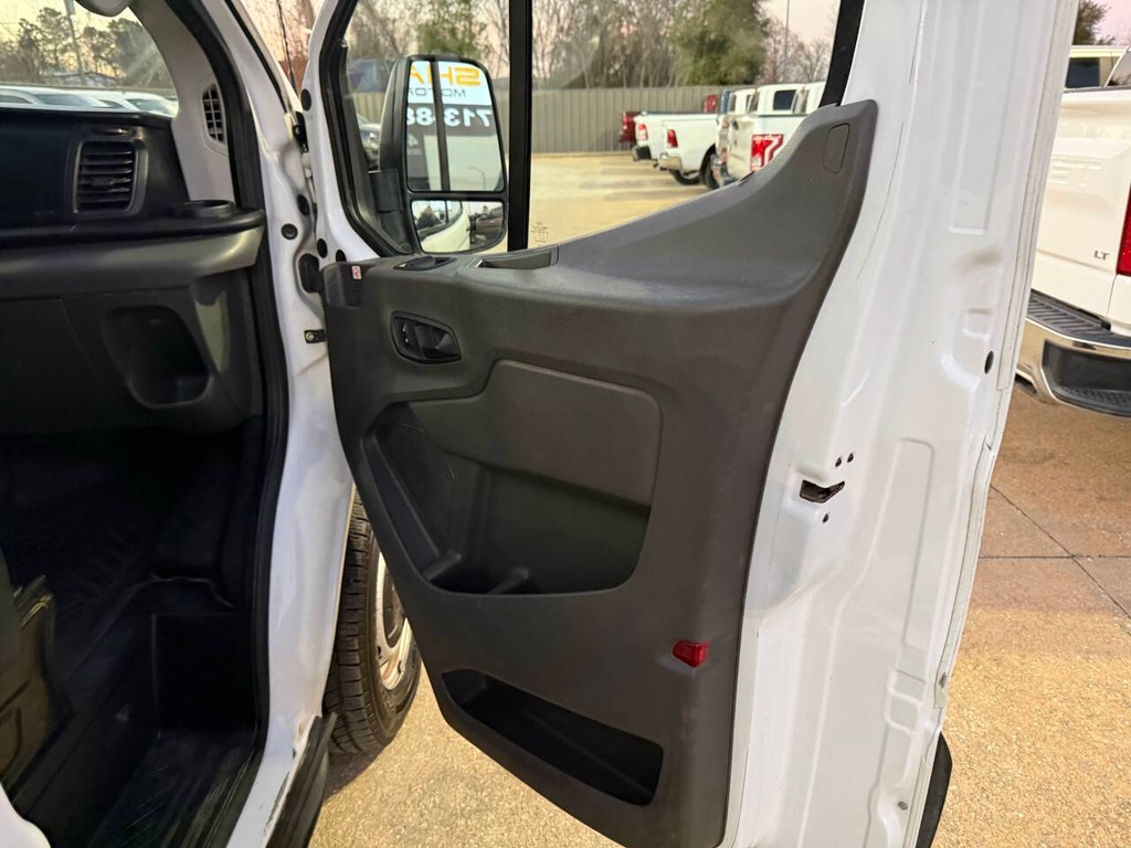 Ford Transit Passenger Wagon Vehicle Full-screen Gallery Image 11