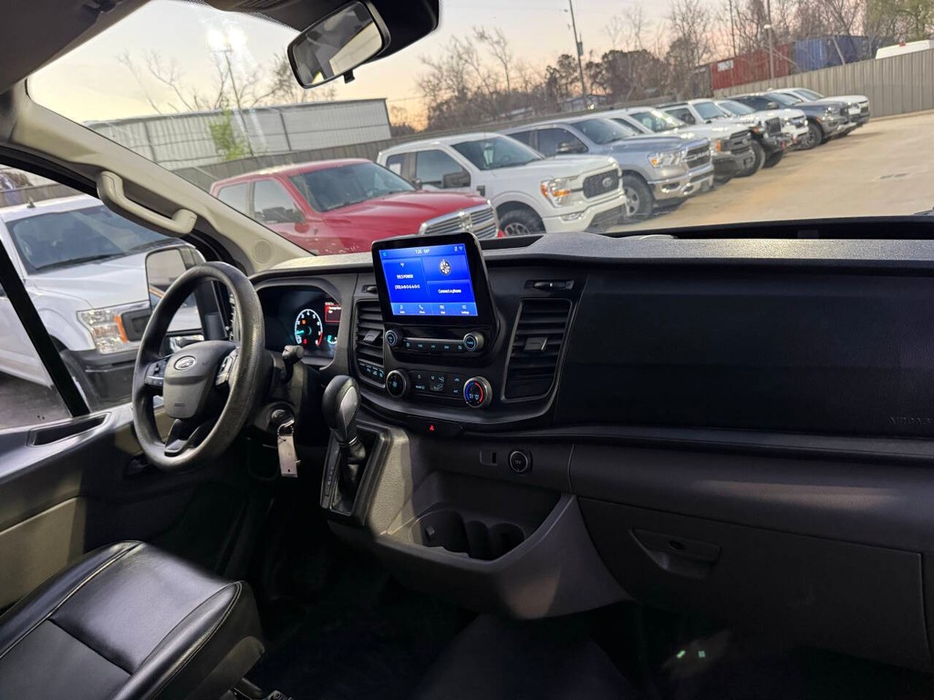 Ford Transit Passenger Wagon Vehicle Full-screen Gallery Image 12