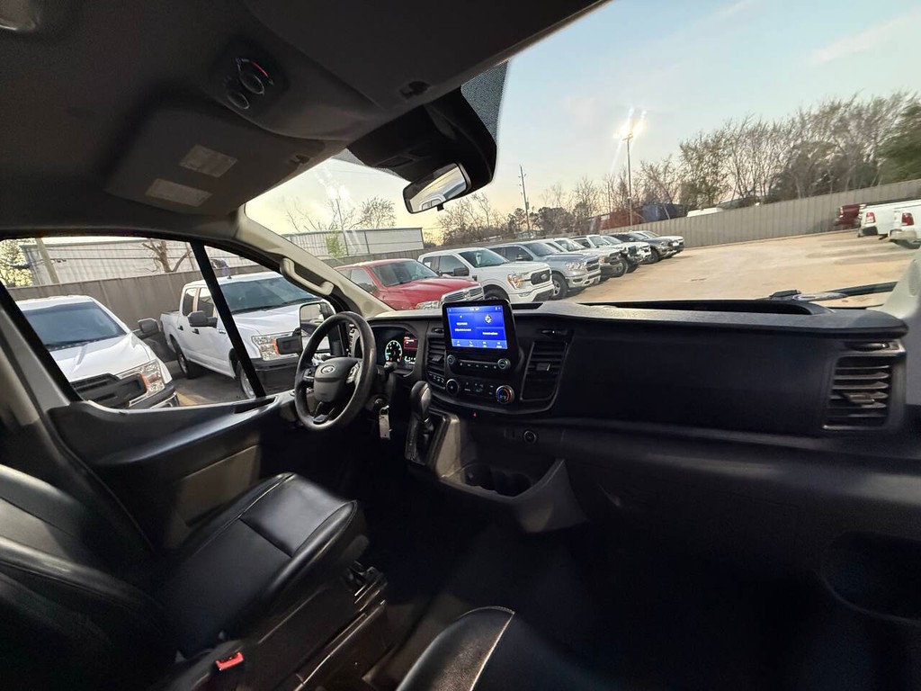 Ford Transit Passenger Wagon Vehicle Full-screen Gallery Image 13