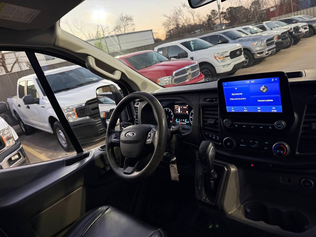 Ford Transit Passenger Wagon Vehicle Full-screen Gallery Image 14