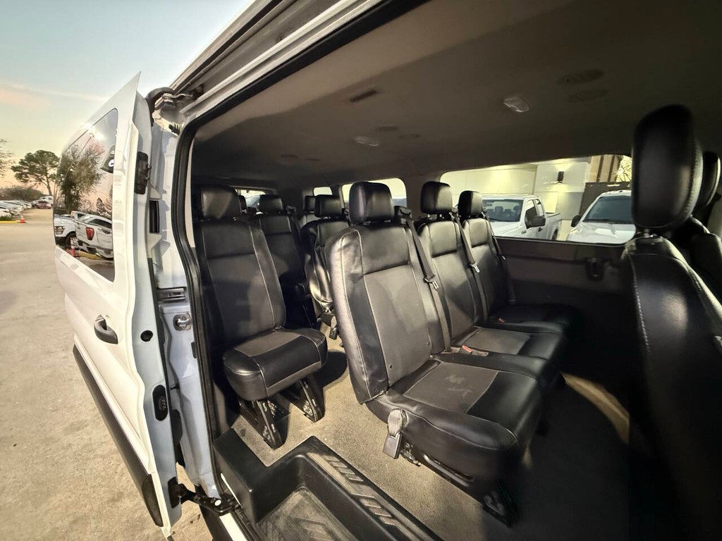 Ford Transit Passenger Wagon Vehicle Full-screen Gallery Image 23