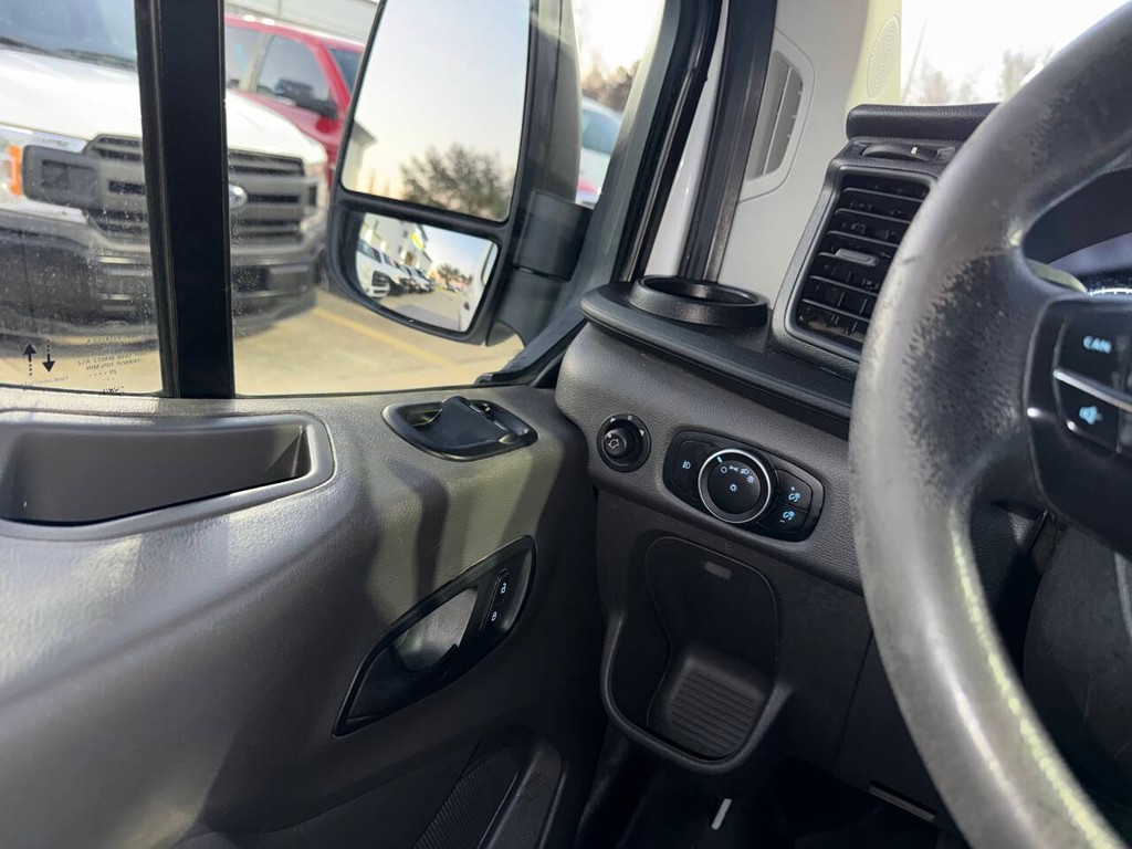 Ford Transit Passenger Wagon Vehicle Full-screen Gallery Image 25