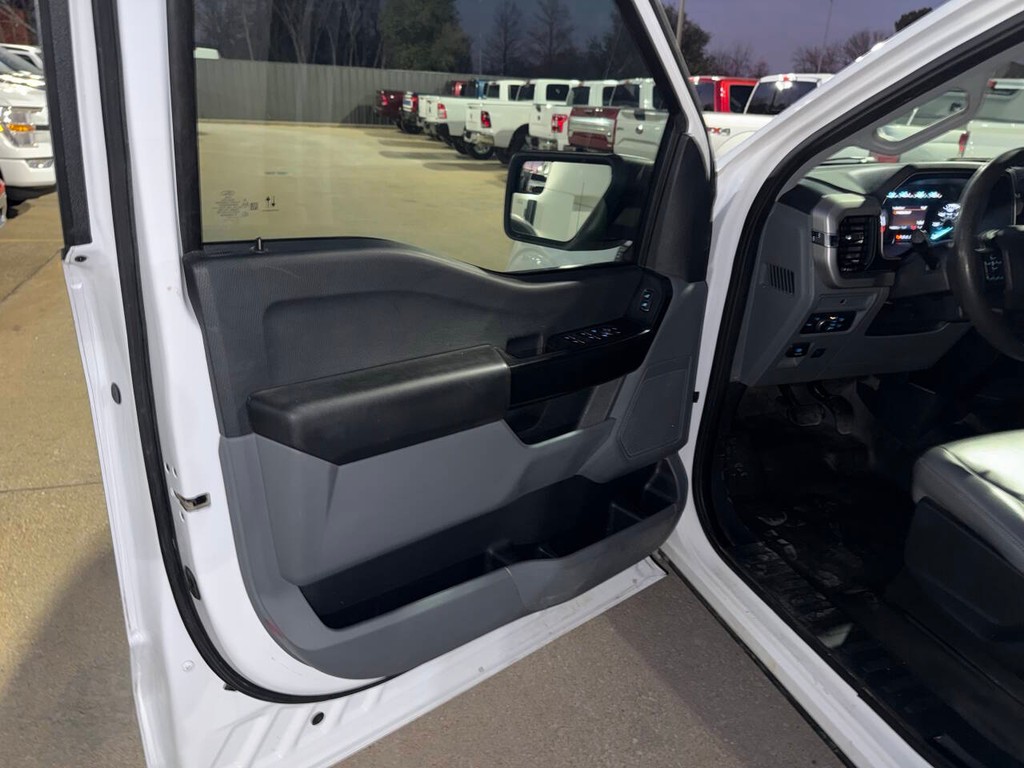 Ford F-150 Vehicle Full-screen Gallery Image 09