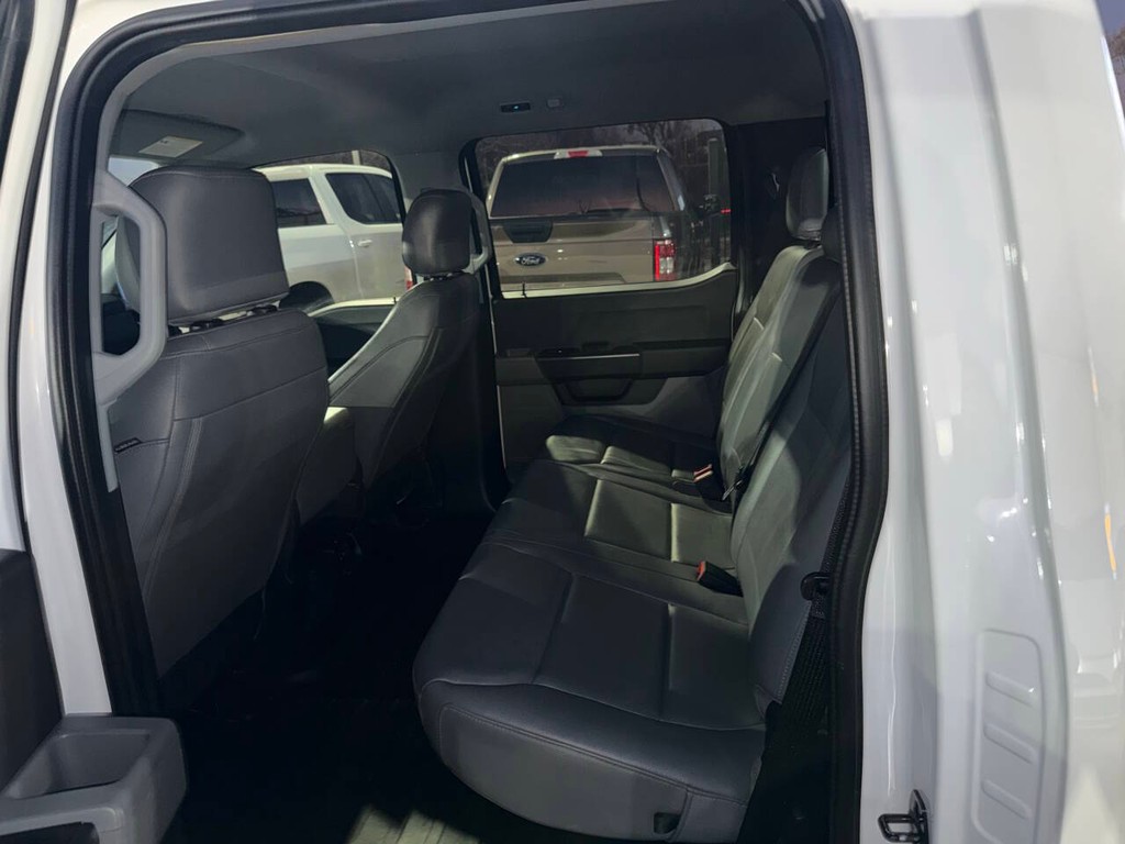 Ford F-150 Vehicle Full-screen Gallery Image 14