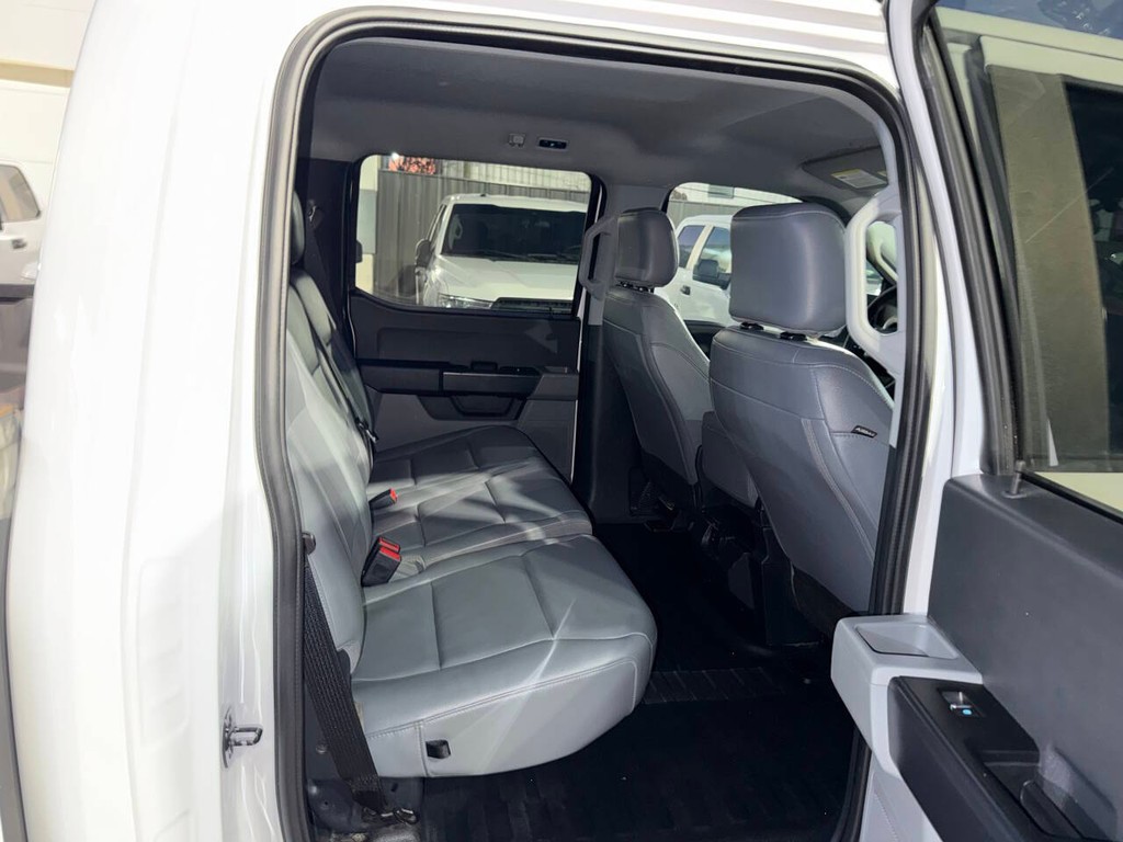 Ford F-150 Vehicle Full-screen Gallery Image 16