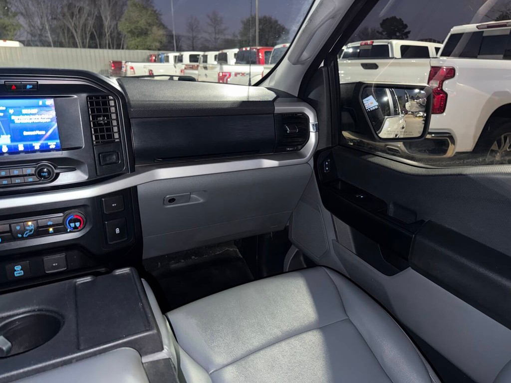Ford F-150 Vehicle Full-screen Gallery Image 21