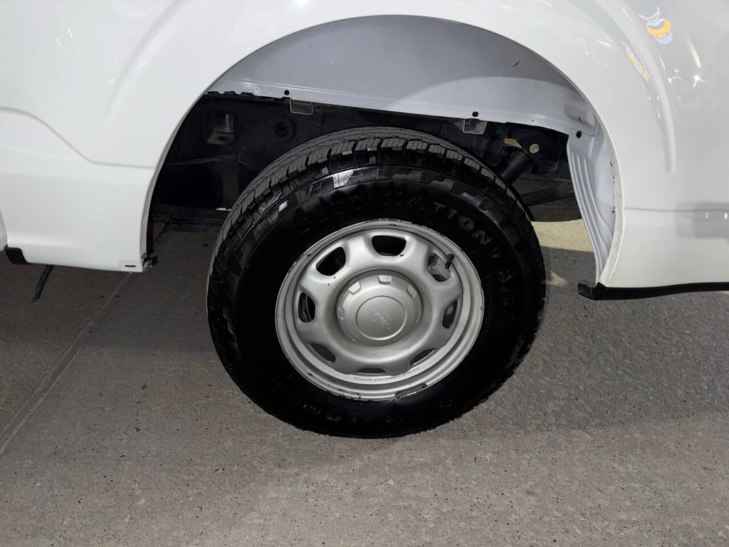 Ford F-150 Vehicle Full-screen Gallery Image 36