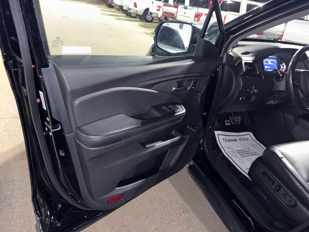 Honda Pilot Vehicle Full-screen Gallery Image 08